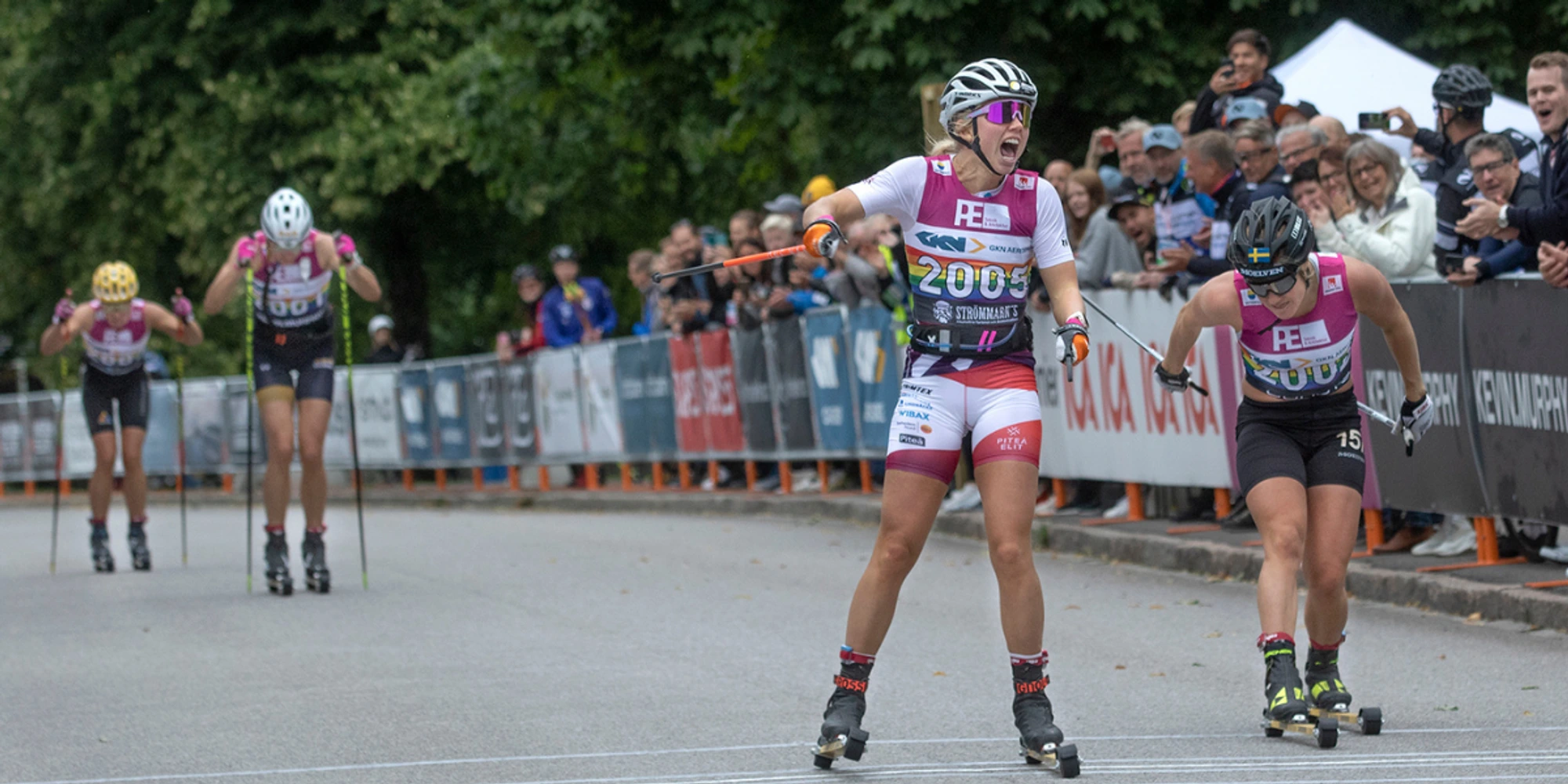 Emma Ribom voittaa maastohiihdon kilpailun.