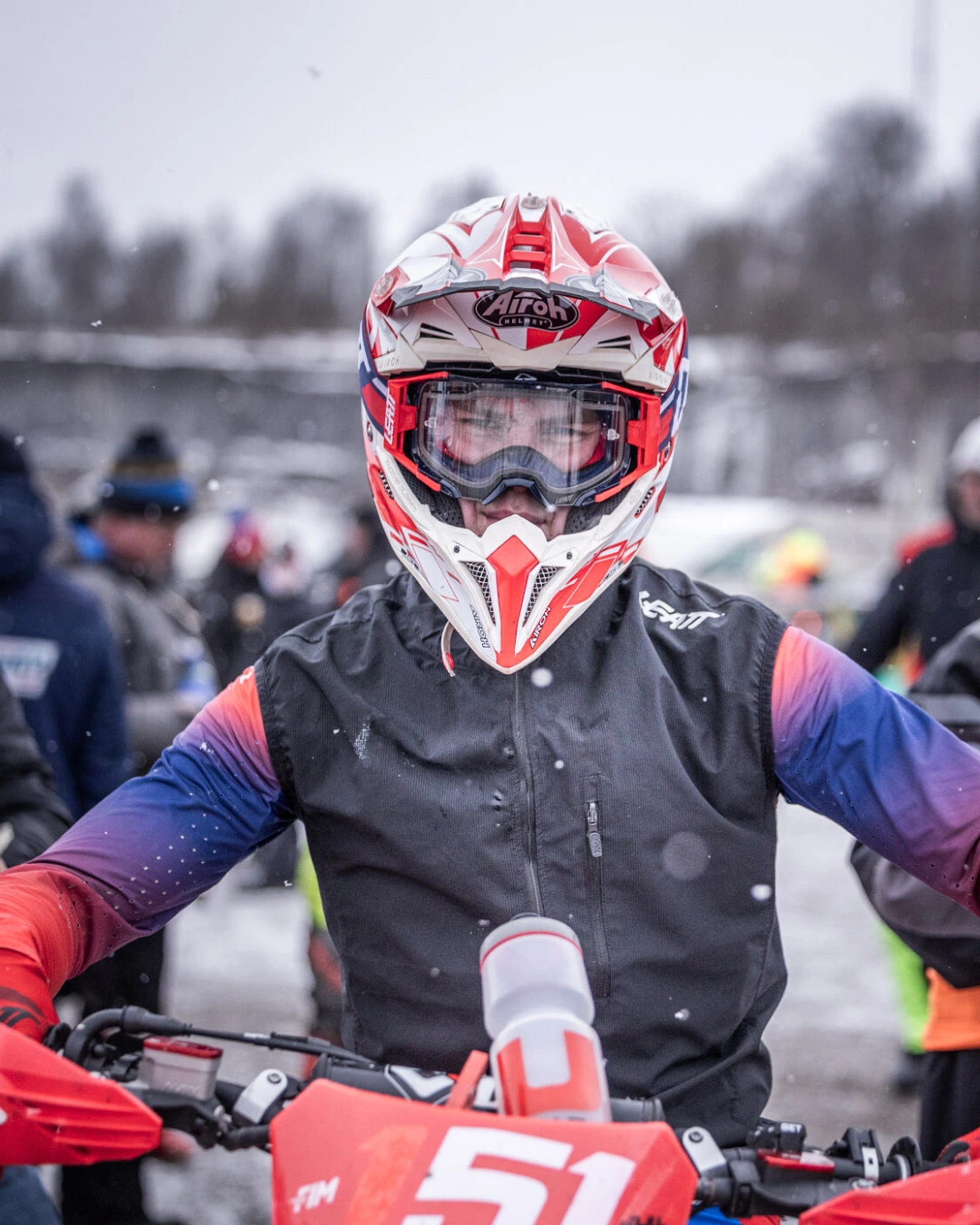 Max Ahlin på sin motorcykel