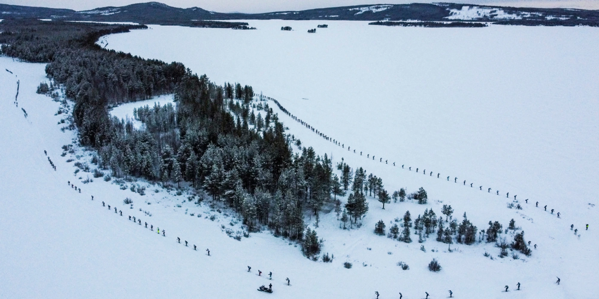 skidåkare i vacker natur