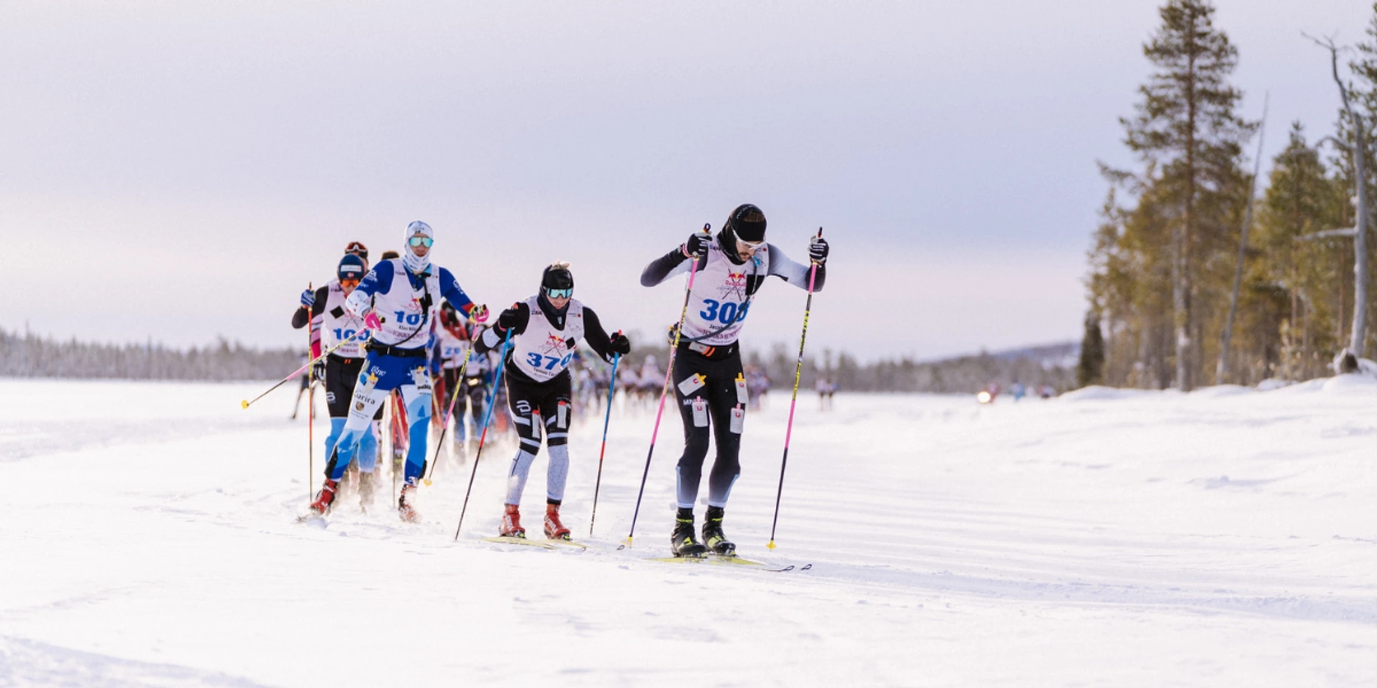 Skidåkare kör Nordenskiöldsloppet