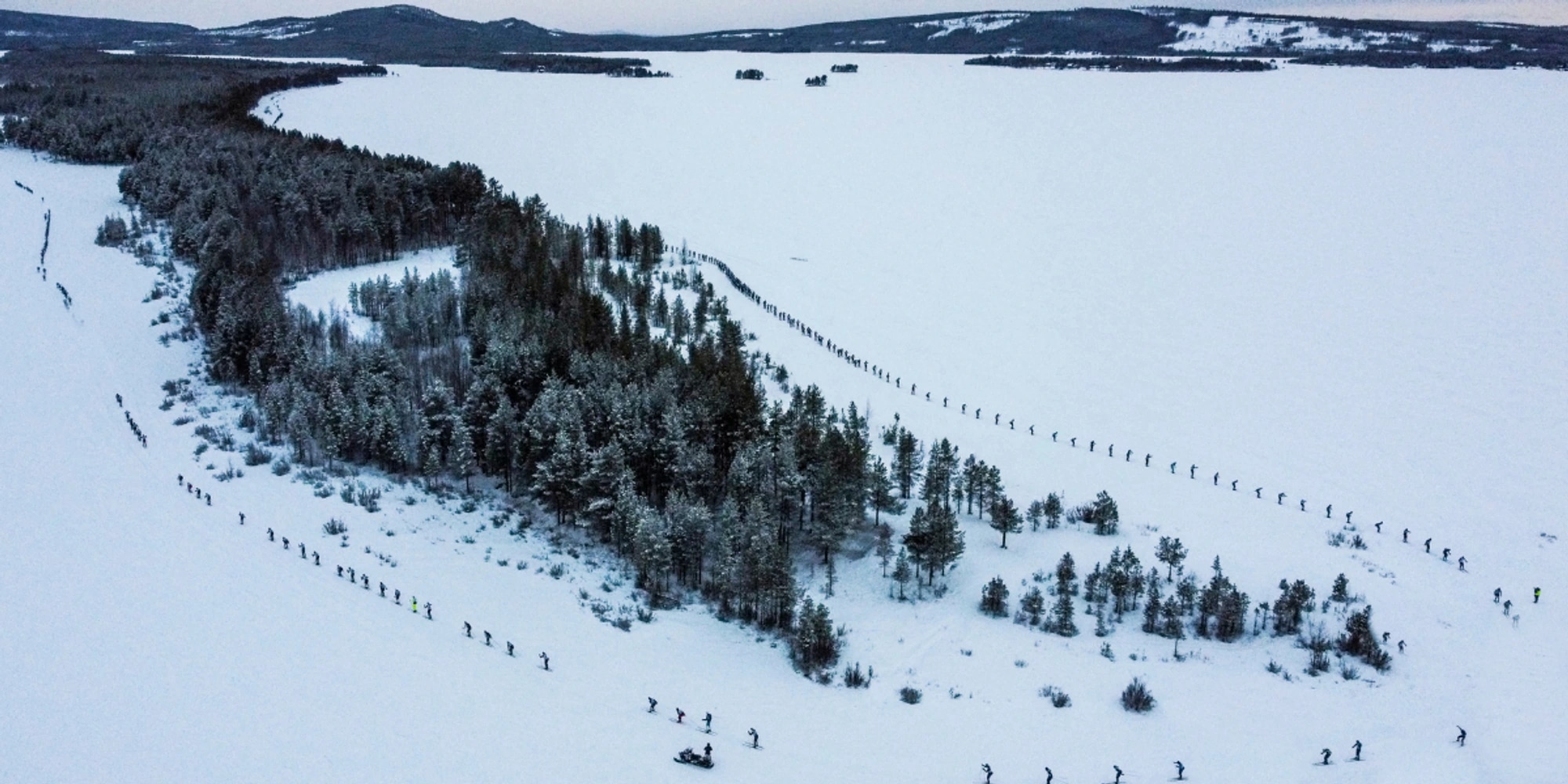 skidåkare i vacker natur