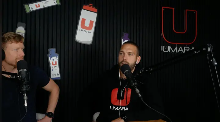 Tommy och Simon spelar in Prestera Mera i studion
